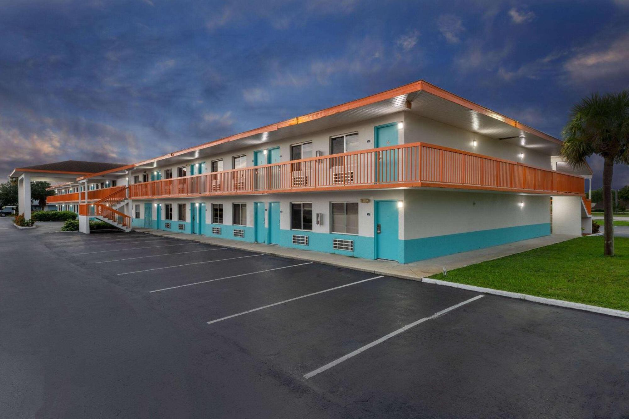 Howard Johnson By Wyndham Vero Beach/I-95 Zewnętrze zdjęcie